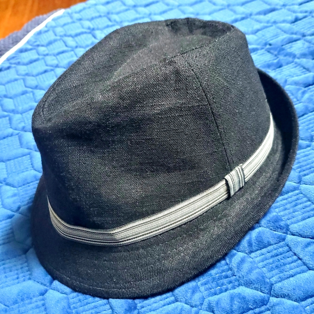 🙏 FEDORA mens hat black with gray sash. Size ML